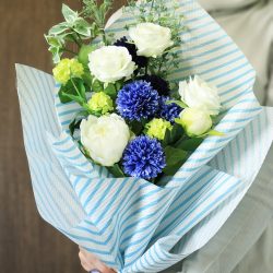 『エンボス・ワックス　セルリアンブルー』で爽やかな花束ラッピング！！